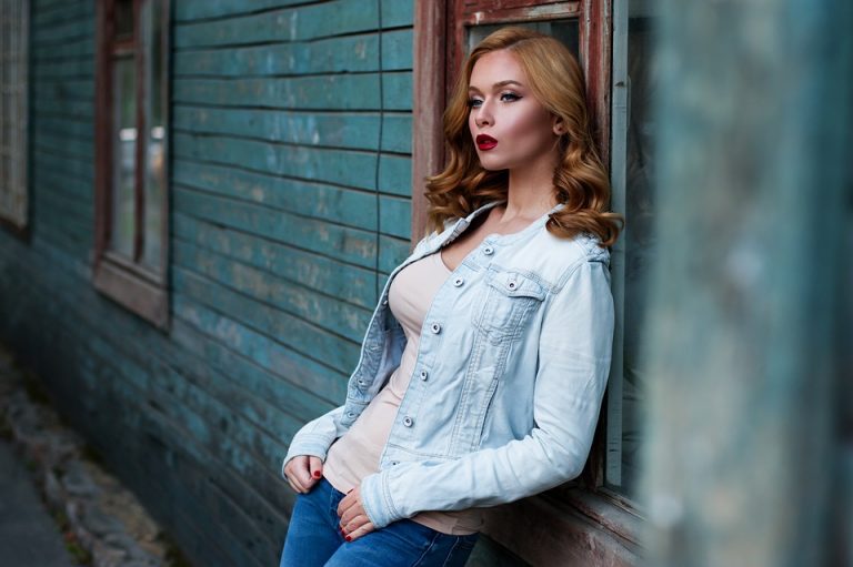 girl-1828536_960_720