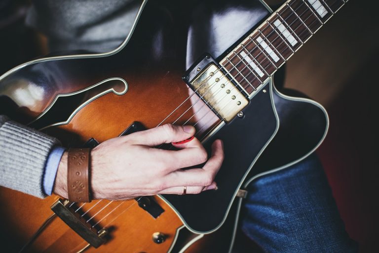 guitar-2617519_960_720