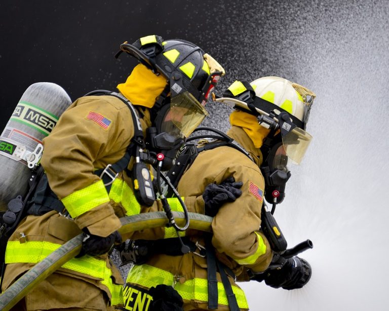 firefighters-1168249_960_720