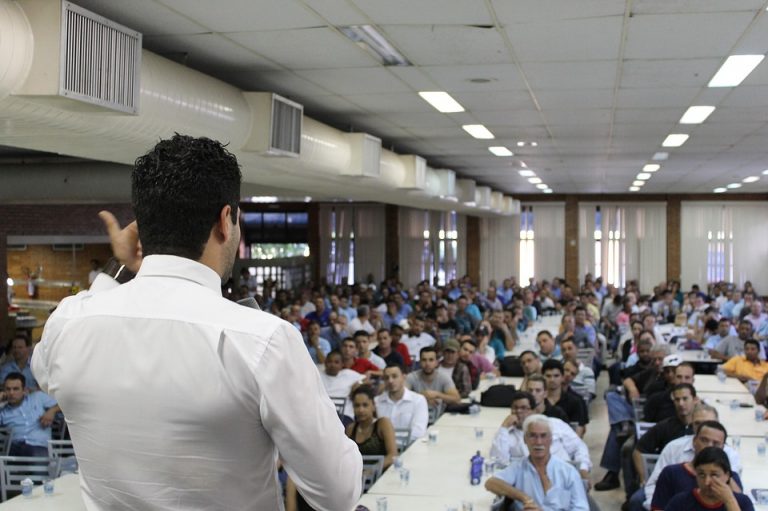 lecture-278583_960_720