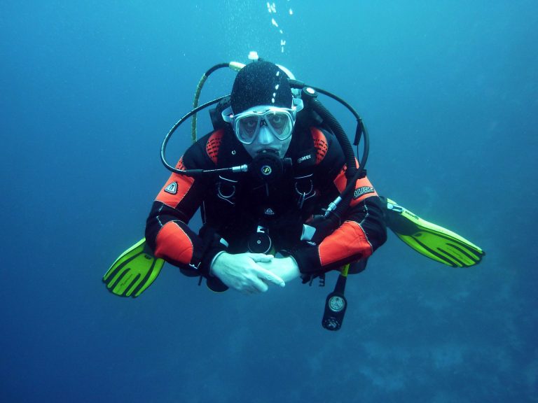 divers-668777_1920
