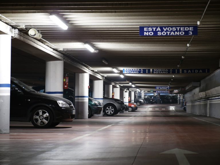 parking-2478837_960_720
