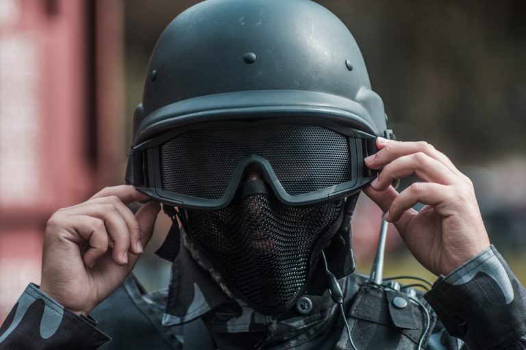 combat-helmet-3043091_960_720