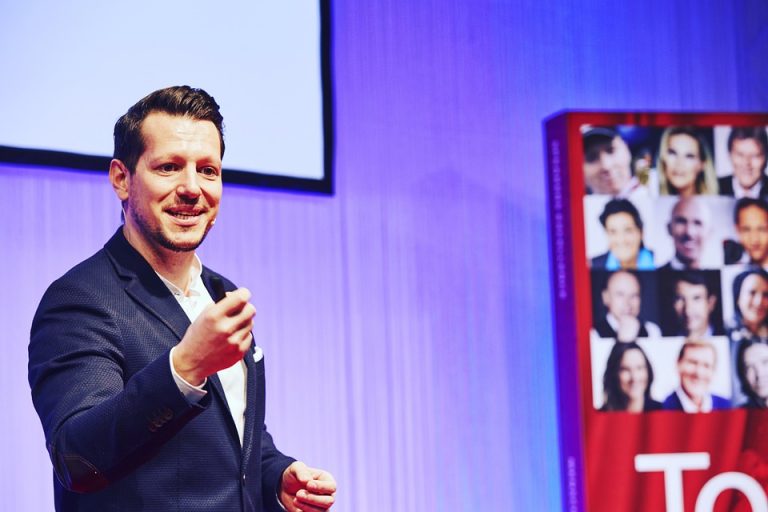 speaker-6006312_960_720