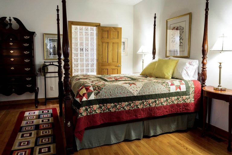 bedroom-558987_960_720