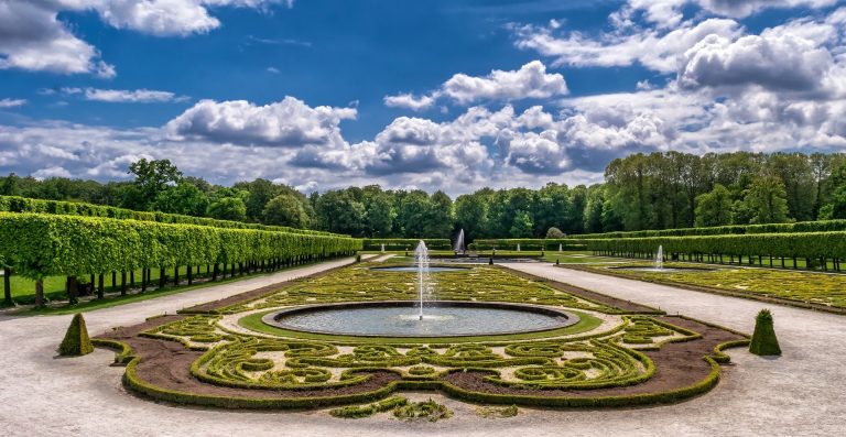 garden-g56578357b_1920