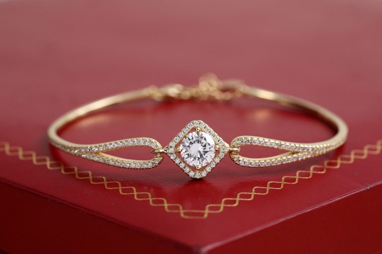 gold-jewelry-gee872a5f6_1920