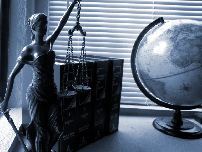 lady-justice-2388500_1920 (1)