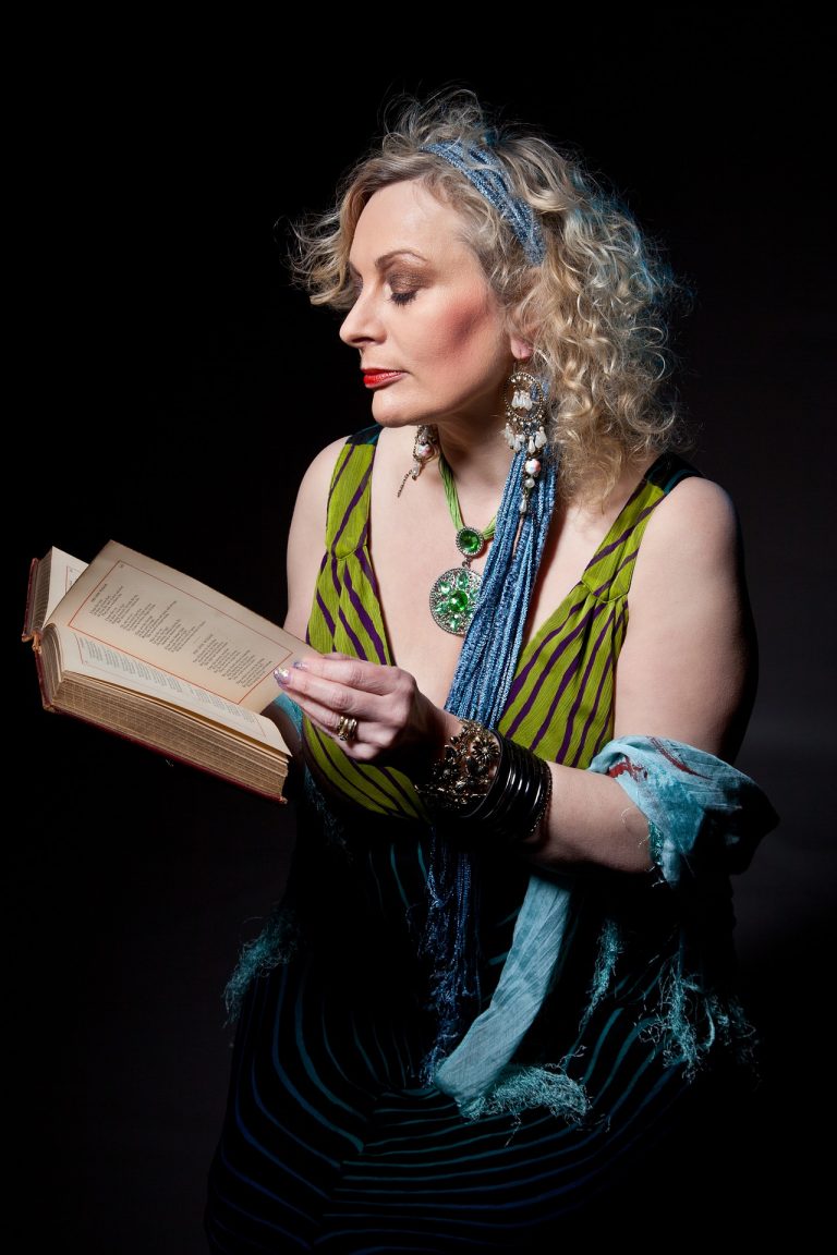 mature-woman-850600_1920