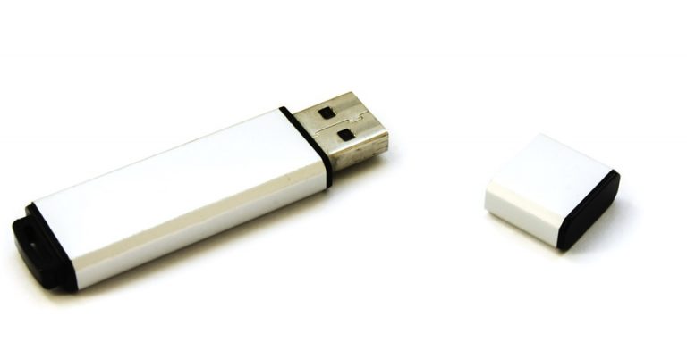usb-flash-drive-695116_960_720