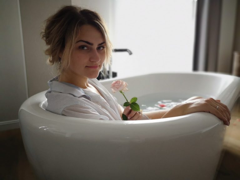 girl-6961864_960_720