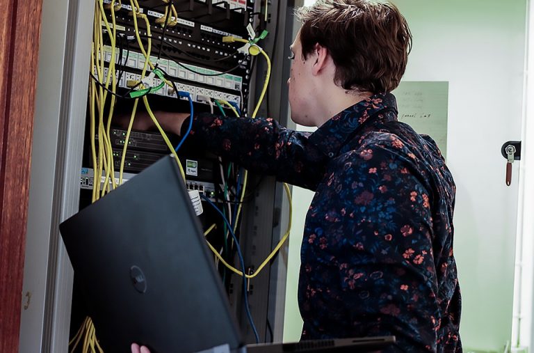 server-6217525_960_720