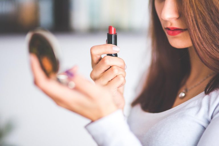 lipstick-g86cba39e7_1920