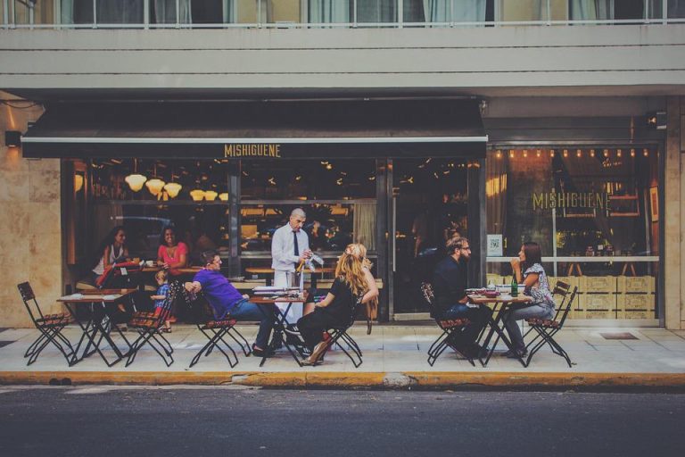 outdoor-dining-1846137_960_720