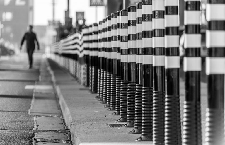 bollard-7090878_960_720