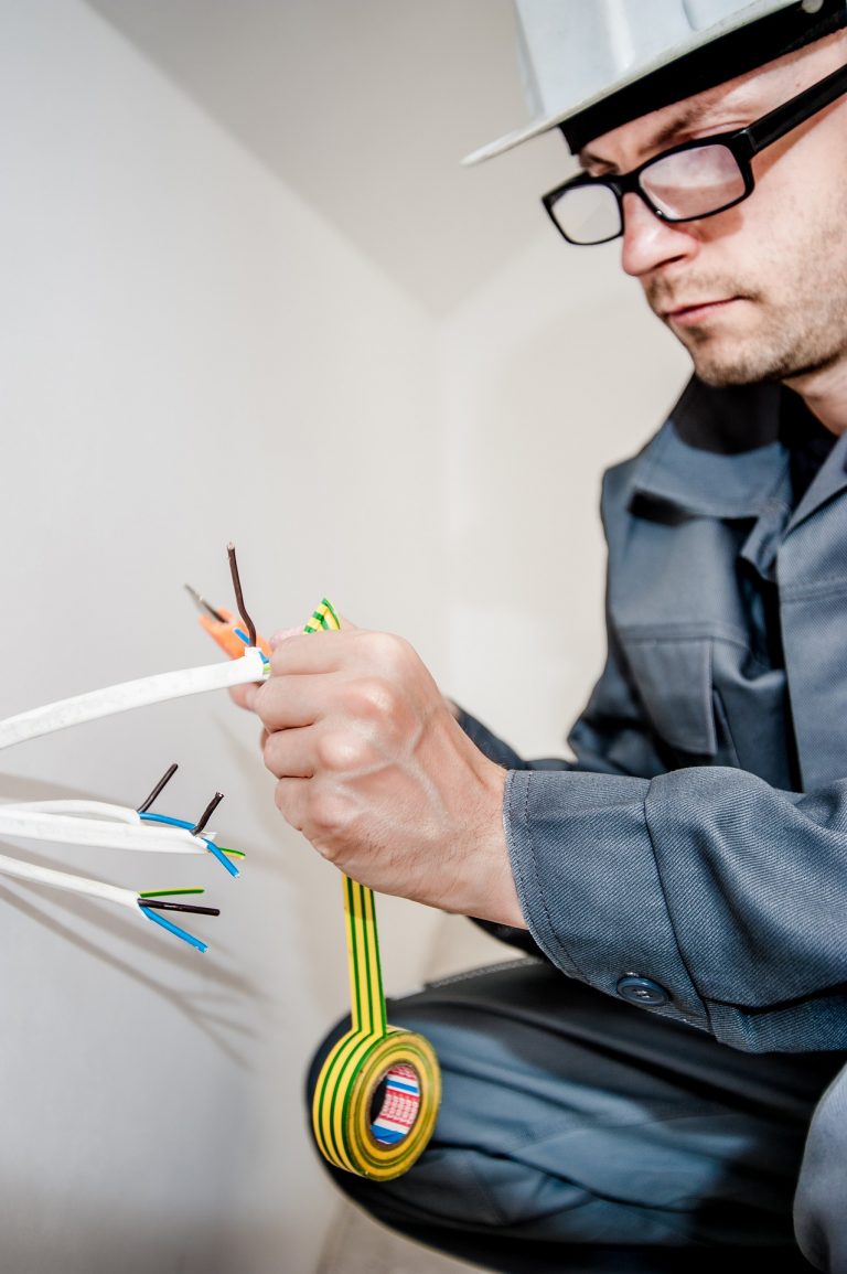 electrician-gcf4d0c554_1920