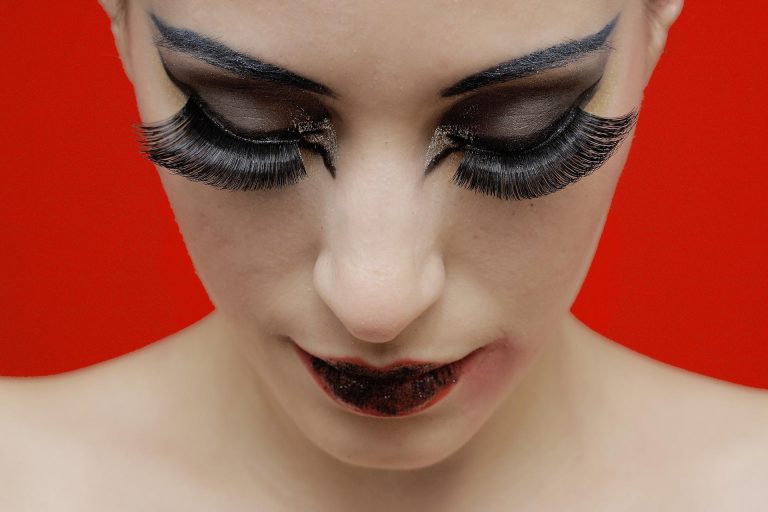 make-up-2322804_1920