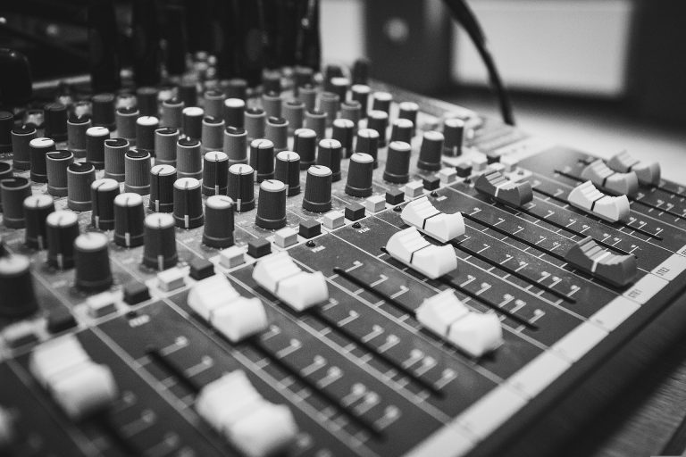 audio-2941713_1920