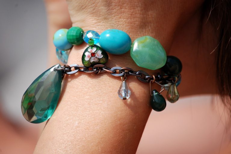 bracelet-341217_1920