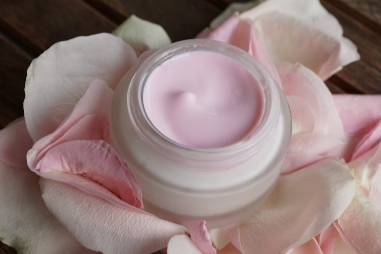 cosmetics-g18345f131_1920