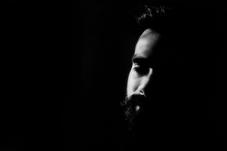 face-1283106_1920