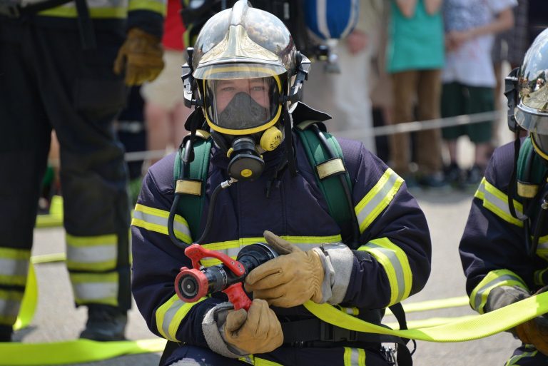fire-fighters-515776_1920
