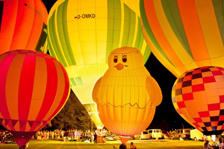 hot-air-balloon-4352460_1920
