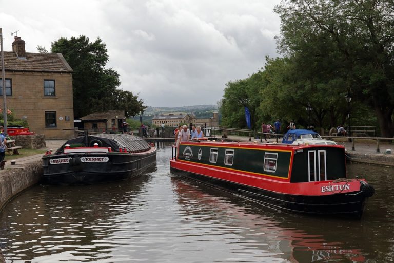 narrow-boat-7428656_960_720