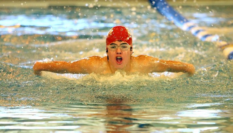 swimmer-1483859_1920