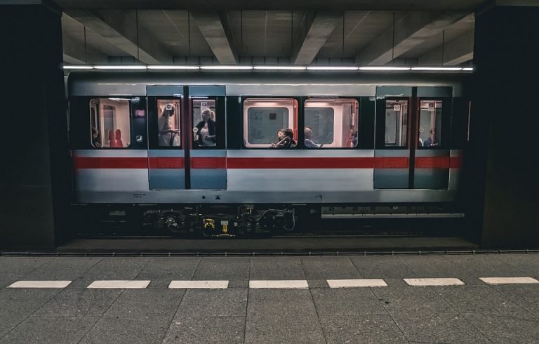 train-2663056_960_720