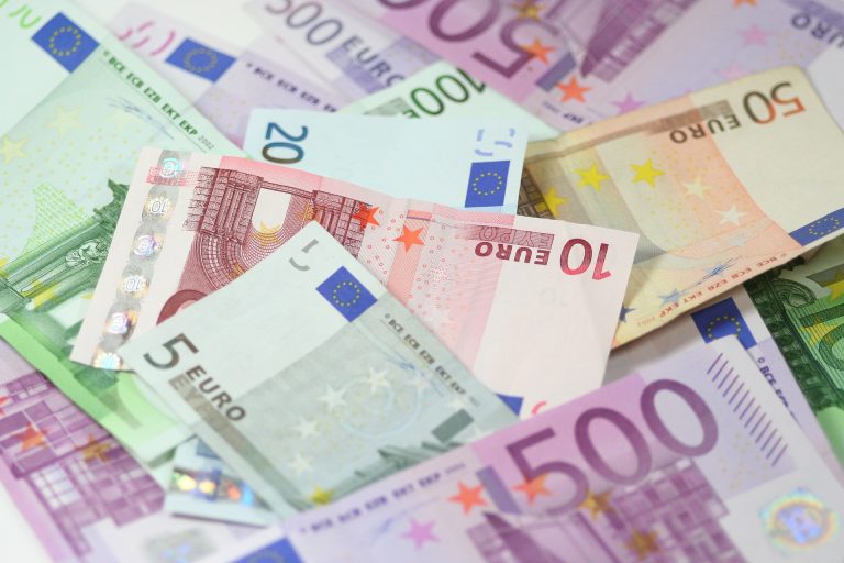 currency-3077900_1920