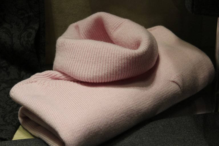 sweater-1222876_1920