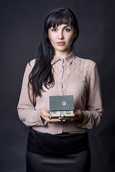 woman-6795378_960_720