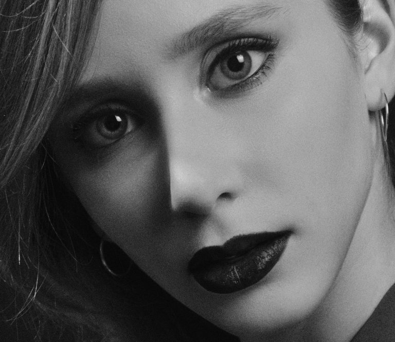 woman-7612739_1920