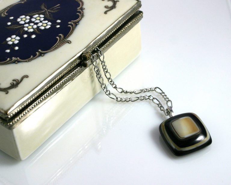 jewelry-box-313900_1920