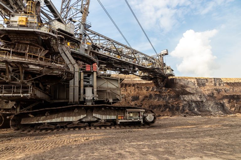 open-pit-mining-3553179_960_720