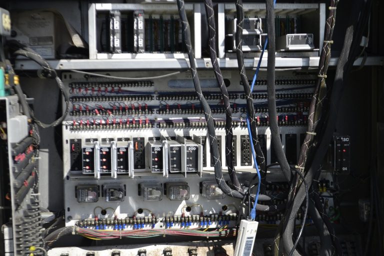 traffic-signal-control-board-2731124_1920