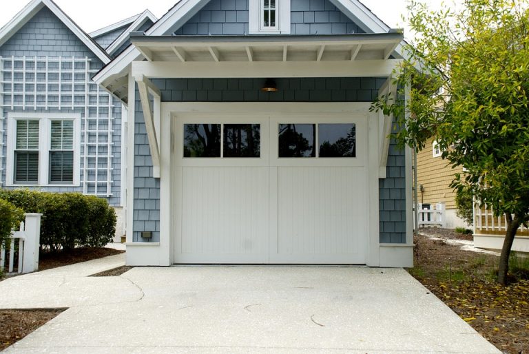 garage-door-2578743_960_720
