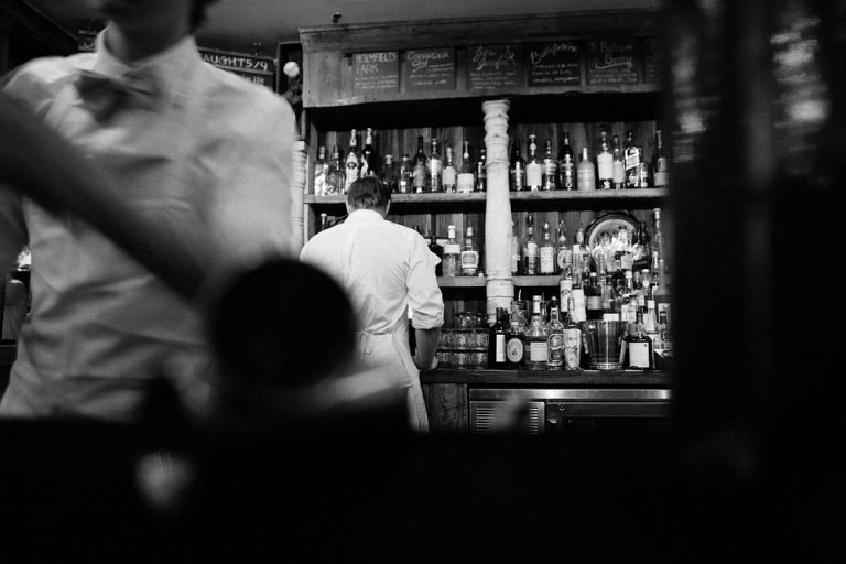 bar-498420_960_720