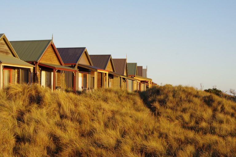 huts-710393_960_720