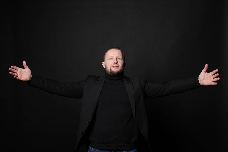 man-5137651_960_720