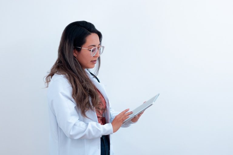 doctor-5591782_1280