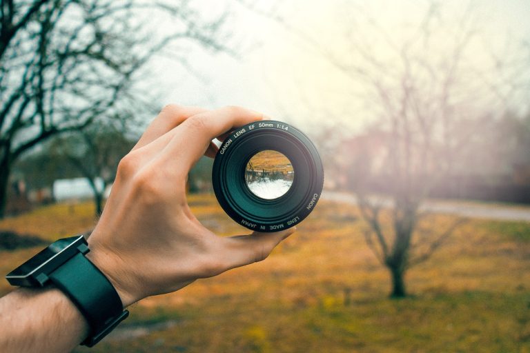 lens-3046269_1280 (1)