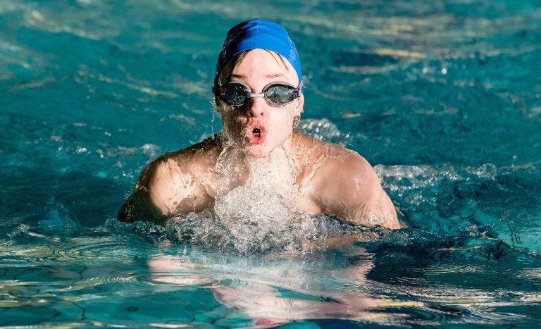 swimming-3828274_1280