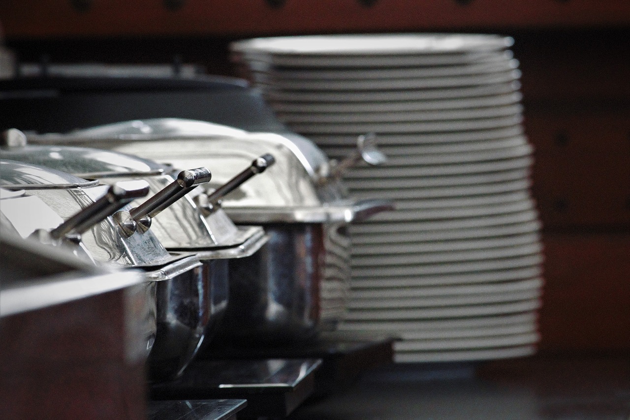 3 Reasons to Rent Catering Equipment: Tips for Event Planners