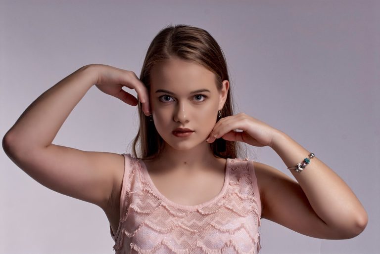 portrait-4898943_1280 (1)