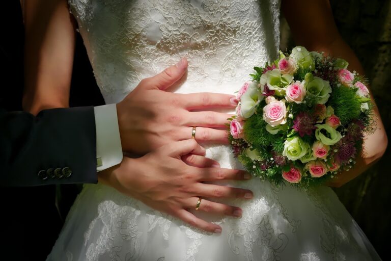 bride-and-groom-3098858_1280