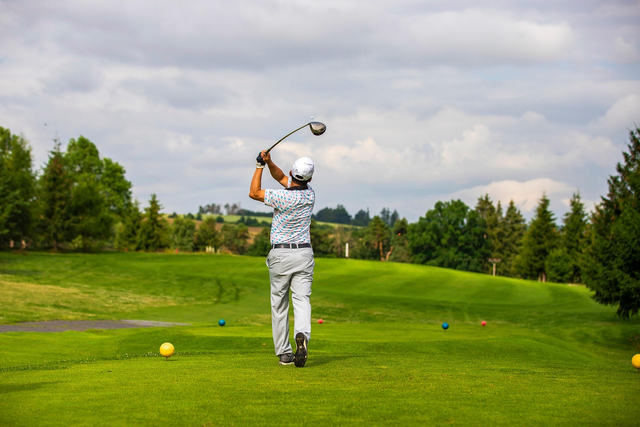 Exploring the Scenic Beauty and Golfing Experience of Lahinch Golf Club