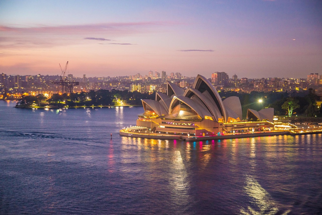 How to Work with an Agent to Move to Australia