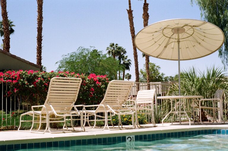 swimming-pool-405927_1280